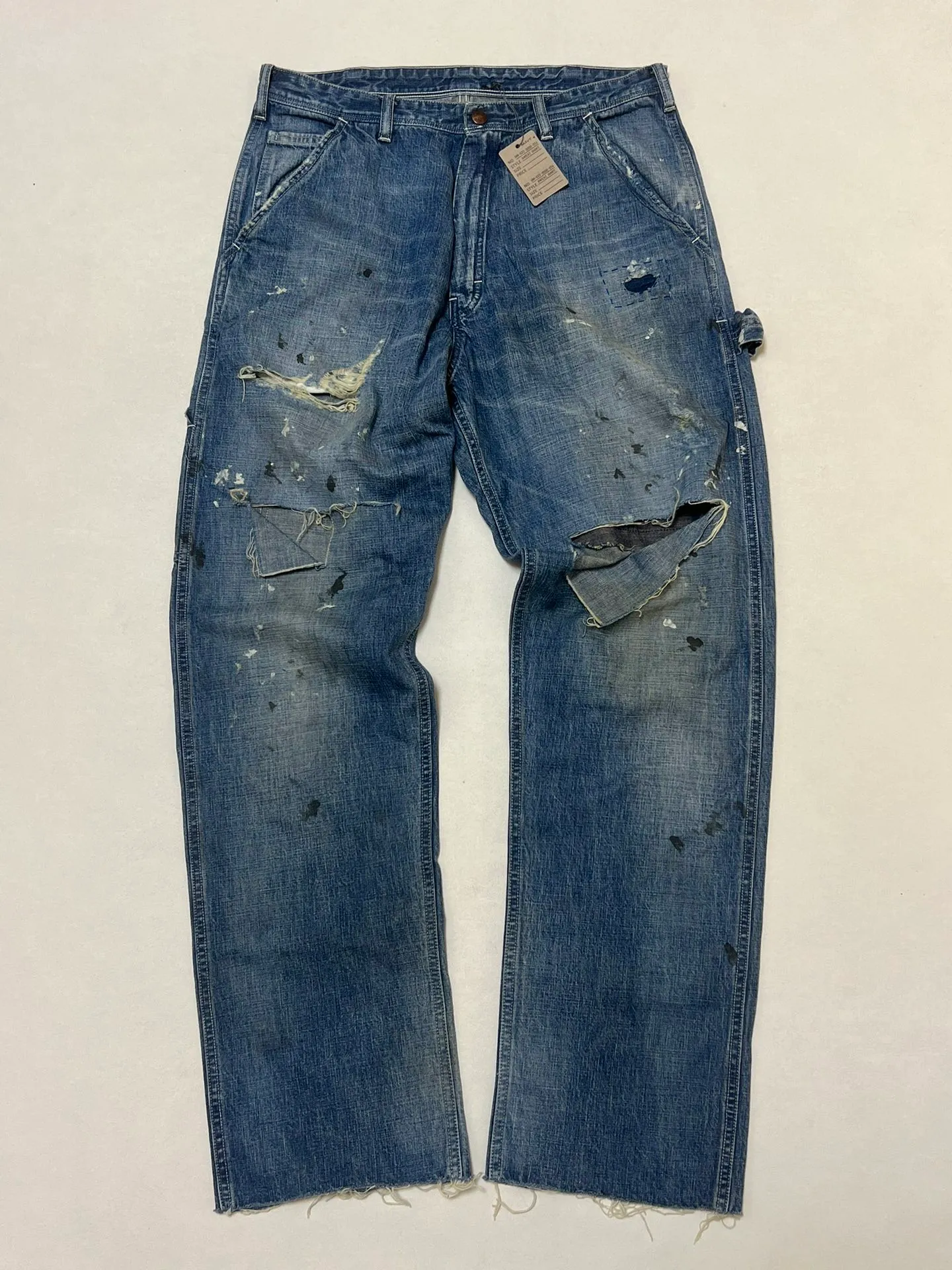 SAINT Mxxxxxx SAINT_DENIM PANTS/PAINTER /BLUE Logging trousers with knife-cut holes and splashed ink. Patch jeans. Blue S-XL. All accessories are molded and customized. Super heavy work. Washed and distressed. Knife-cut holes. Artificial splashed ink graffiti. Authentic version. Loose and stylish.